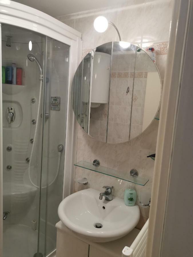 Apartma Soncek Premantura Zewnętrze zdjęcie